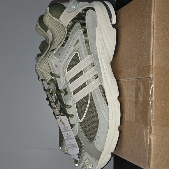 Adidas originals men's size 12 Revponse CL NWT NO BOX.. Fire shoes sneakers** - Picture 4 of 6